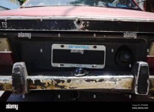 auto argentino con luz de patente trasera