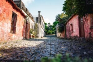 calles coloridas y plazas en las colonias