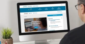 computadora mostrando sitio web afip argentina