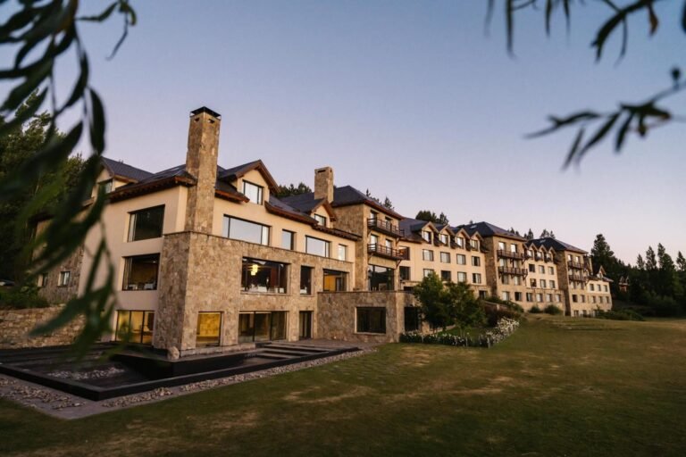 Dónde está ubicada la Casa de las Leyes en Neuquén y cómo acceder