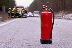 Cuánto Cuesta Un Matafuego Para Auto Y Dónde Comprar 15 extintor rojo para coche en carretera