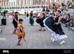 ninos jugando en plaza argentina tradicional