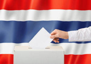 urna electoral con bandera argentina fondo